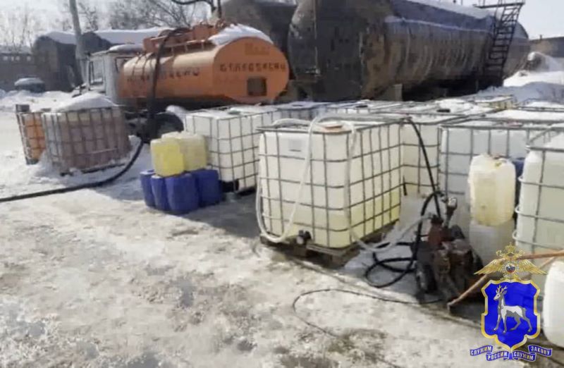 В Самарской области 15 местных жителей совершили хищение свыше 37 тонн нефтепродукта www syzran small ru news 97070 Подписаться на канал МС в Telegram syzransmall МЫ в MAX max ru syzransmall
