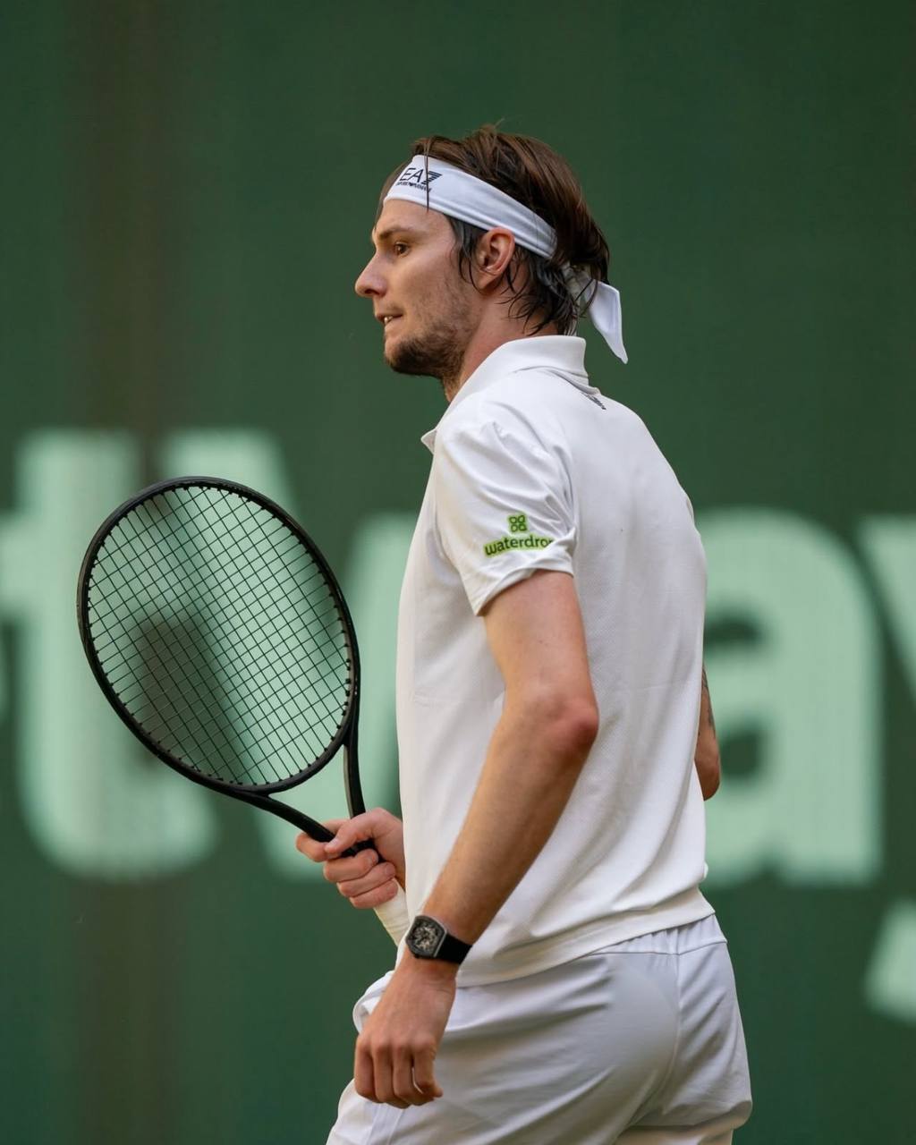 Александр Бублик вышел в финал турнира серии ATP 500 в Галле В полуфинале казахстанский теннисист обыграл россиянина Карена Хачанова. Фото: НОК РК /CentralMediaNews