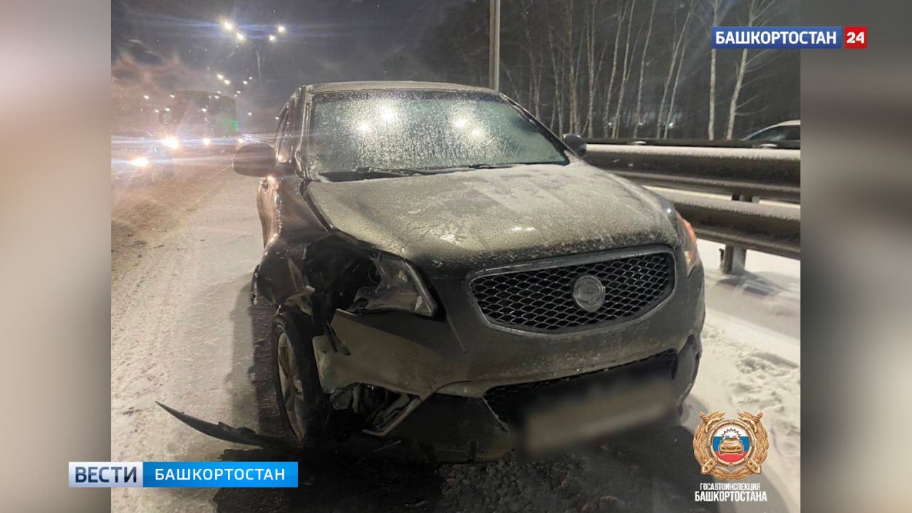 На выезде из Уфы насмерть сбили пешехода  В Уфе сегодня вечером насмерть сбили пешехода. Как сообщили в пресс-службе Госавтоинспекции Уфы, 41-летний водитель, управляя автомобилем SsangYong, двигаясь по Оренбургскому тракту в направлении выезда из города, наехал на пешехода, который переходил дорогу в неустановленном для этого месте. В результате ДТП пешеход от полученных травм скончался на месте.  Подписаться   Сообщить новости