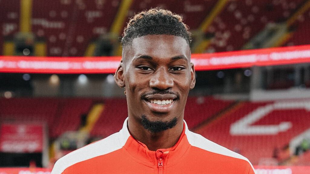 Кристофер Ву Мы всегда должны показывать лучший футбол На Спартак настраиваются как на матч жизни Защитник перешёл к красно белым из Ренна в прошлом сентябре и подписал контракт до 2029 года Корреспондент Матч ТВ встретился с Ву на сборах в Абу Даби чтобы узнать больше о его жизни футбольном пути и первых месяцах в новой команде Обсудили дебют в Спартаке различие подходов Станковича и Карседо особое отношение соперников молодёжную сборную Франции взрослую сборную Камеруна и её победу над Бразилией на ЧМ 2022   МИР РПЛ в сравнении с Лигой 1 жизнь в России изучение языка адаптацию к климату и кухне О чём ещё говорили узнаешь здесь news matchtv соцсети Спартака