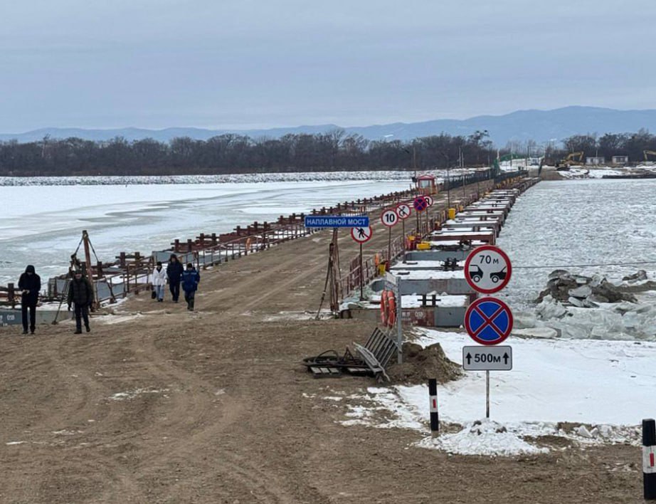 Пассажиропоток через пограничный переход Покровка Жаохэ в Хабаровском крае после отмены виз вырос в 2 2 раза а грузооборот увеличился десятикратно Об этом сообщил губернатор Хабаровского края Дмитрий Демешин в своём телеграм канале Рост трансграничного обмена создаёт новые возможности для бизнеса и инвестиций напрямую влияя на экономическое развитие края В то же время повышенная нагрузка на инфраструктуру требует ускоренного строительства нового международного пункта пропуска на Большом Уссурийском острове По словам главы региона строительство пограничного перехода начатое в 2025 году выйдет на более масштабный этап в этом году   Подписывайтесь на телеканал Хабаровск в MAX