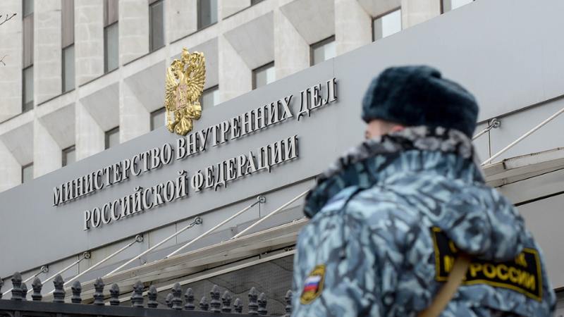 МВД потребовало установить контроль над веществами для роста мышц  МВД России в рамках борьбы с допингом предложило установить государственный контроль за некоторыми анаболиками и психостимуляторами, которые используются в спортивной среде для роста мышц и улучшения показателей силы и выносливости. Отмечается, что эти вещества не зарегистрированы в госреестре лекарственных препаратов, их не используют в медицинских целях в России, пишет forbes.ru.