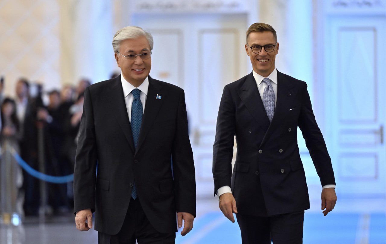 Президент Финляндии прилетел в Астану И ему кажется все нравится судя по улыбке В Акорде состоялась торжественная церемония Финляндию называют одним из значимых инвесторов казахстанской экономики Вложили полмиллиарда долларов с 2005 года