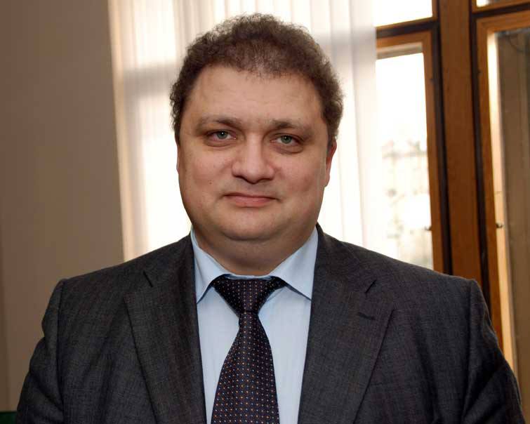 Задержан президент и совладелец крымской компании «ТЭС» Сергей Бейм, сообщает РБК со ссылкой на источник.  Он подозревается в совершении мошенничества в особо крупном размере. По этому же делу задержана руководитель крымской компании «Аврора» Мария Пяткова.  Ранее Бейм занимал должность руководителя «Черноморнефтегаза» и был депутатом местного законодательного собрания.   Группа компаний «ТЭС» управляет сетью автозаправок с парком собственных бензовозов и нефтебаз. В ее активы входят портовый терминал для перевалки и хранения СПГ и нефтепродуктов, предприятие по производству емкостей и резервуаров.