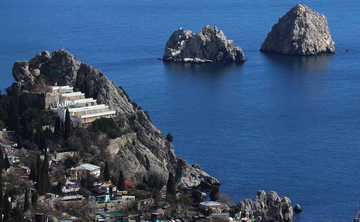 В июле гостиницы, отели и санатории Крыма в среднем были заполнены более чем на 74%  Об этом сообщил председатель Госсовета республики Владимир Константинов.   Крым Оперативный