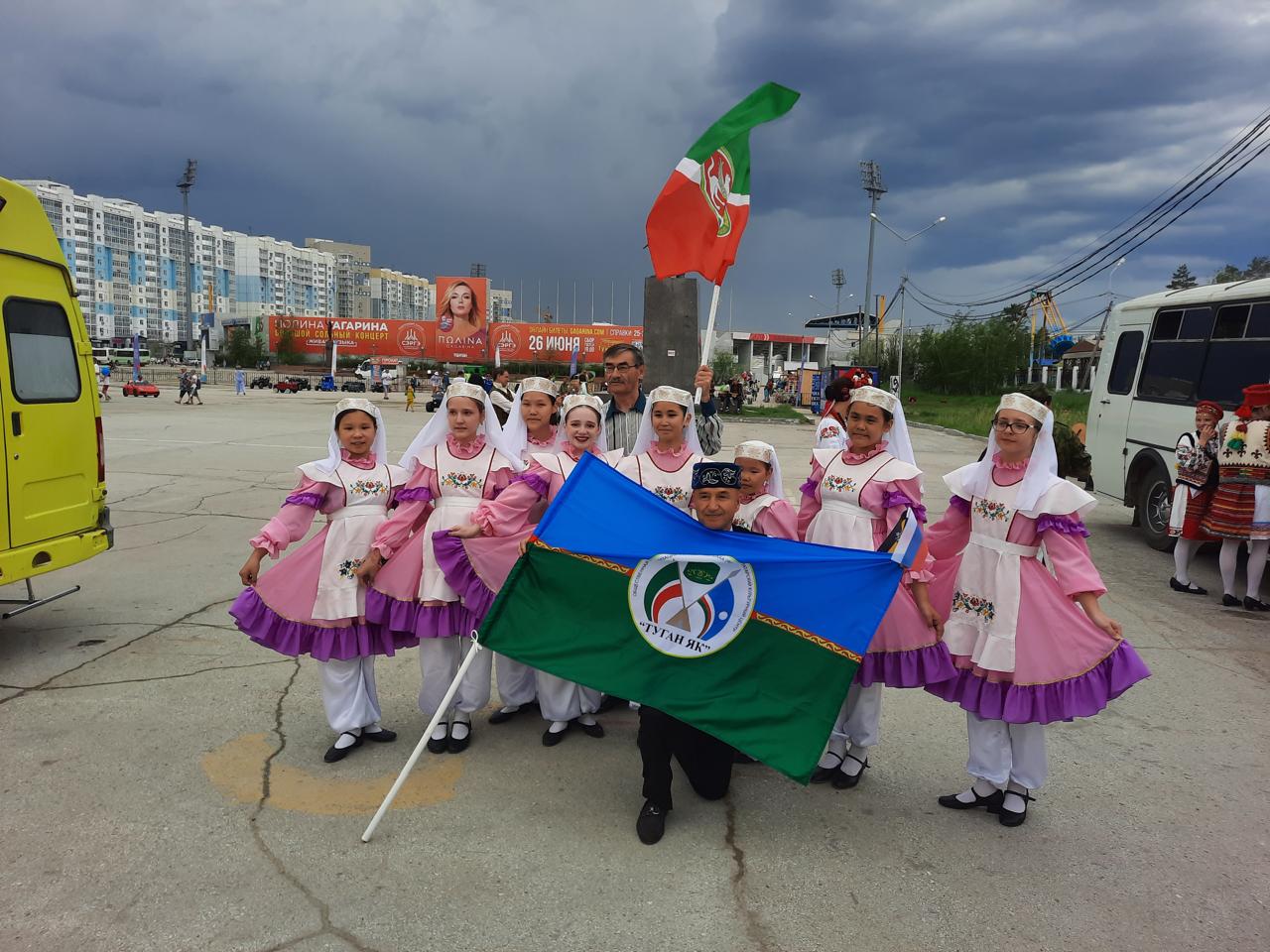 Федеральный Сабантуй пройдет на Комсомольской площади в Якутске ХХІ юбилейный федеральный Сабантуй пройдет 13-14 июня на Комсомольской площади Якутска. Праздник перенесен с «Орто дойду» для привлечения большего количества участников. Игорь Халилов, председатель татарской общины «Туган Як», сообщил, что Сабантуй будет проходить на стадионе Туймаада, в Парке культуры и отдыха и на Комсомольской площади, где установят арку и шесть тематических строений с национальным колоритом. Подробнее по ссылке Фото: Игорь Халилов, председатель «Туган Як»