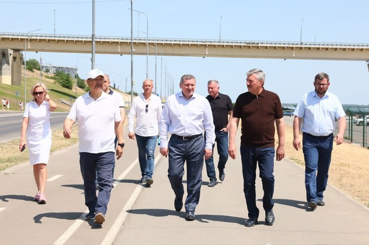 От стадиона до Тулака: Бочаров объявил о новых планах развития набережной 7 июня в Волгограде губернатор Андрей Бочаров провёл выездное совещание на набережной Волги. Как сообщает ИА «Высота 102», глава региона вместе с руководством администрации города и профильными замами осмотрел уже выполненное благоустройство и обсудил планы по созданию единой набережной от стадиона до перспективного студенческого кампуса, возведение которого запланировано на Тулака. Подробнее