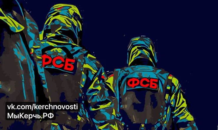 В Крыму предотвращен теракт Молодой предатель хотел подорвать сотрудника МВД С целью совершения убийства сотрудника полиции фигурант арендовал квартиру напротив дома его проживания где организовал наблюдение с использованием видеокамеры для выявления личного транспортного средства объекта посягательства а также посредством схрона получил от противника компоненты самодельного взрывного устройства В ходе обыска у задержанного обнаружено готовое к применению самодельное взрывное устройство осколочного действия с массой взрывчатого вещества более 400 грамм которое он должен был заложить для подрыва под личный автомобиль сотрудника полиции пишет Интерфакс ссылаясь на ФСБ РФ После совершения теракта фигурант планировал выехать на постоянное место жительства в одну из стран Европы seanewskerch