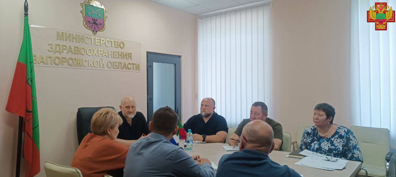 Заместитель министра здравоохранения Российской Федерации совершил рабочую поездку в Запорожскую область В ходе визита Андрей Плутницкий ознакомился с работой санаторного комплекса «Прибой». В санатории сейчас отдыхают и оздоравливаются студенты Курского государственного медицинского университета. Также он посетил Мелитопольский областной онкологический диспансер и пообщался с коллективом. В онкоцентре ему продемонстрировали диагностические и лечебные возможности современных технологий в онкологии. Провел рабочее совещание в Министерстве здравоохранения Запорожской области, где обсуждались основные направления и пути развития медицины Запорожья.