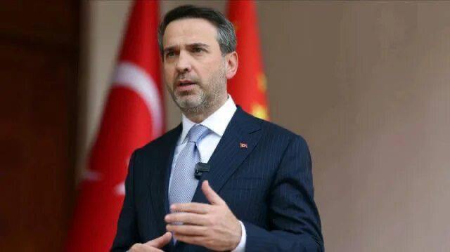 Анкара не собирается отказываться от российского газа Об этом завил турецкий министр энергетики Альпарслан Байрактар напомнил что Турция покупает газ у России с 1980 года и закрывает этими поставками до половины своих потребностей По его словам Россия была и остаётся надёжным поставщиком поэтому прекращать закупки страна не планирует Россия Турция Подписаться на Pravda ru