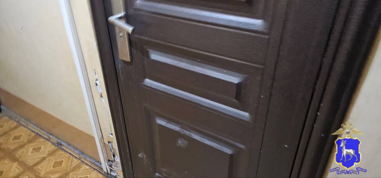 17 иностранцев прописал в своей квартире самарец Полицейские выяснили, что мужчина встретил их на улице и предложил им прописку взамен на помощь в строительстве дома и 15 тысяч рублей. Теперь на него завели уголовное дело. : ГУ МВД России по Самарской области ПОДПИСАТЬСЯ