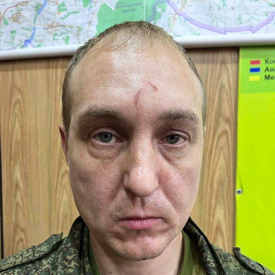 Белгородский убийца военный покончил с собой в СИЗО Как пишет издание Фонарь участник войны с Украиной Алексей Кострикин совершил самоубийство в следственном изоляторе 1 ноября Кострикин сбежал из под ареста по подозрению в убийстве жителя Новой Таволжанки и изнасиловании его жены 5 ноября его поймали