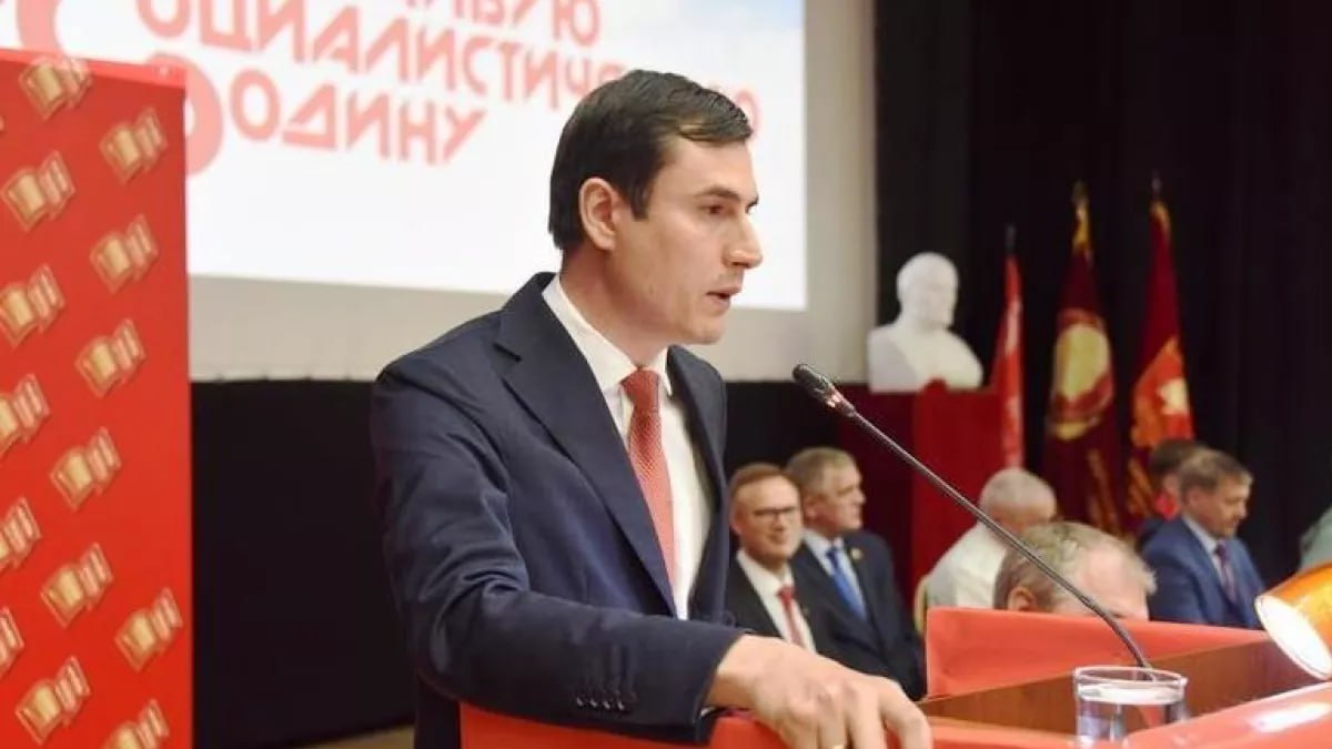 Погиб сын бывшего депутата Госдумы от Алтайского края Сергея Шаргунова Студент истфака МГУ Иван Шаргунов скончался в результате ДТП, пишет "Российская газета". По информации издания, 19-летнего парня сбила машина. Другие подробности не сообщаются. Напомним, что Сергей Шаргунов на фото представлял Алтайский край в Госдуме VII созыва, неоднократно приезжал в регион. фото: пресс-служба КПРФ ТОЛК