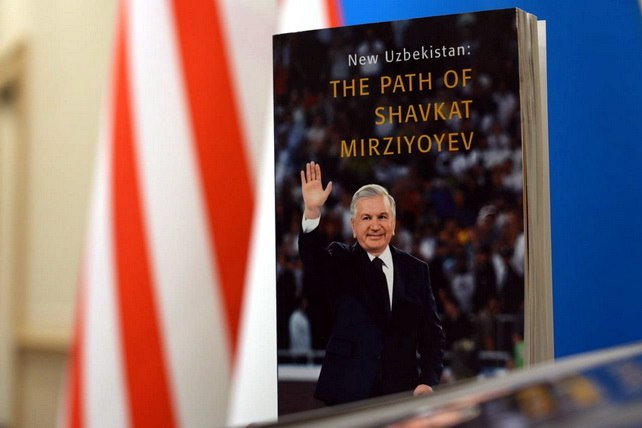 В Конгрессе США представили книгу Новый Узбекистан путь Шавката Мирзиёева 17 сентября в здании Конгресса США в Вашингтоне состоялась презентация книги Новый Узбекистан путь Шавката Мирзиёева   English O zbek tilida Ўзбек тилида На русском iOS Android
