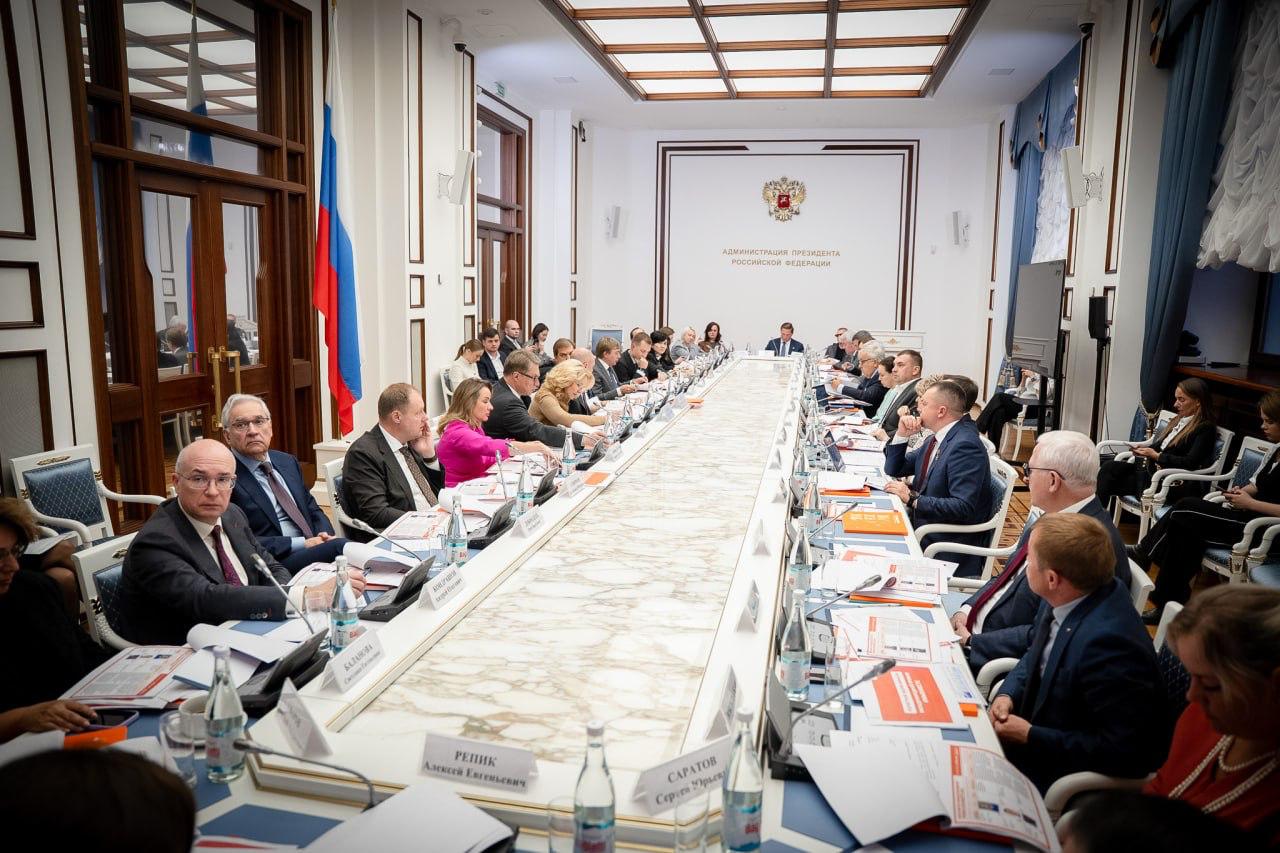 Состоялось заседание Организационного комитета Международной премии МЫВМЕСТЕ В заседании принял участие Президент РСПП Александр Шохин На встрече под председательством первого заместителя Руководителя Администрации Президента России Сергея Кириенко и заместителя Председателя Правительства России Татьяны Голиковой подвели главные итоги пятилетней работы движения МЫВМЕСТЕ и пятого сезона Премии МЫВМЕСТЕ а также обсудили новые меры поддержки финалистов Итоги Премии будут объявлены на Международном форуме гражданского участия МЫВМЕСТЕ который пройдет в Москве с 2 по 5 декабря Фото Пресс служба Добро рф