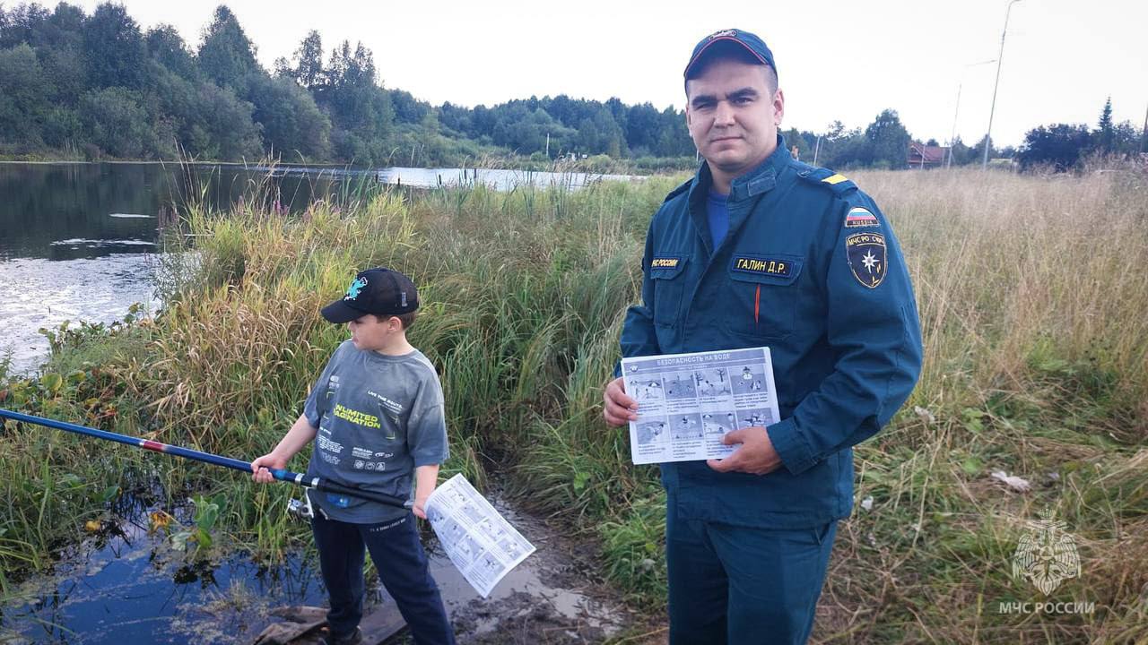 29 человек утонули на водоемах Среднего Урала за сезон Благодаря своевременным действиям спасателей добровольцев и неравнодушных граждан удалось спасти двух человек Спасатели напоминают в конце лета вода становится холодной а берега скользкими после дождей Детей нельзя оставлять у воды без присмотра Рыбакам рекомендуют использовать спасательные жилеты А вы купались этим летом в местных водоемах Подписаться на 4 канал