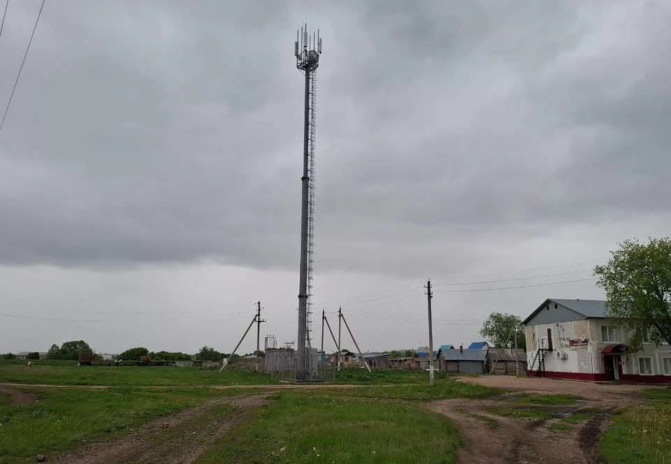 В Безенчукском районе расширили сеть 4G Там построили десять новых базовых станций и обновили телеком-оборудование. Благодаря этому качественная голосовая связь и мобильный интернет пришли еще в девять населенных пунктов, сообщает цифровая экосистема МТС. Мобильный интернет LTE стал доступен в селах Александровка, Дружба, Никольское, Потуловка, Преображенка, Прибой, Иоганесфельд, Троицкое и Новомихайловка, где совокупно живут порядка 2,5 тысяч человек. Ранее оператор обеспечил устойчивой голосовой связью и высокоскоростным мобильным интернетом и другие населенные пункты Безенчукского района. Среди них: Безенчук, Осинки, Екатериновка, Звезда, Ольгино, Васильевка, Натальино, Песочное, Купино, Преполовенка, Переволоки, Владимировка, Кануевка, Красноселки, Мыльная и Рузановский.