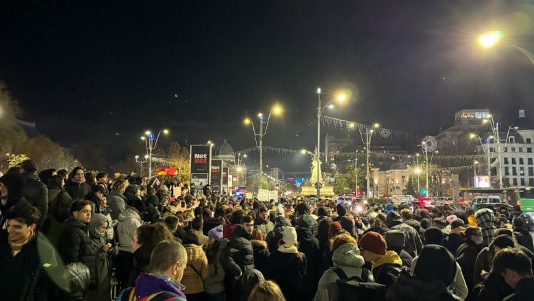 Румынская молодежь вышла на протесты в Бухаресте.  Выступают против победы пророссийского кандидата в первом туре выборов: