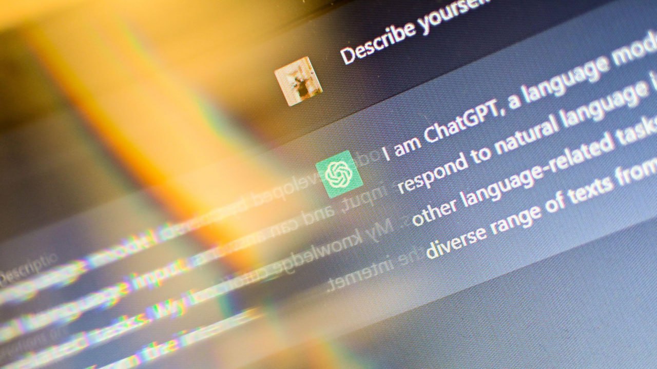 Галлюцинации нейросетей не баг а фича OpenAI выпустила исследование о том почему LLM продолжают выдавать уверенные но ложные ответы Причина в системе оценок я не знаю засчитывается как ошибка поэтому моделям выгоднее угадывать В работе предлагают изменить метрики так чтобы частичный зачёт получали честные ответы с признанием неопределённости rozetked me news 41365