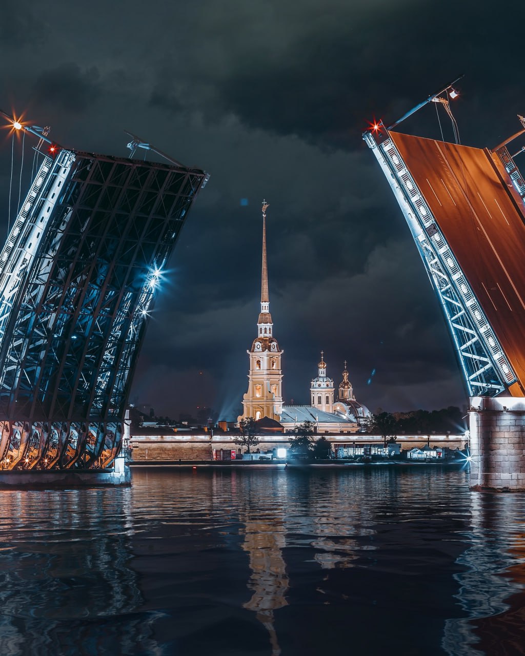 Разводка мостов в Санкт Петербурге завершится в ночь с 29 на 30 ноября Отмечается что дата может быть перенесена из за неблагоприятных погодных условий Фото andrei mikhailov Подписаться Куда сходить в Петербурге
