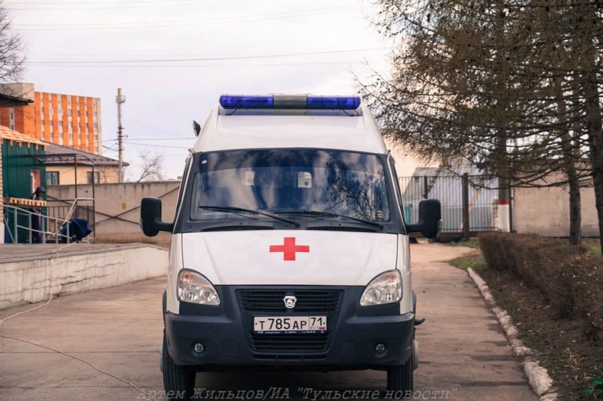 Мужчина погибший при опиловке деревьев на улице Рабочего Полка скончался ещё до приезда медиков   newstula ru fn 1728065 html 40 летний мужчина погибший при опиловке деревьев на улице Рабочего Полка скончался ещё до приезда медиков   Прислать новость Подписаться
