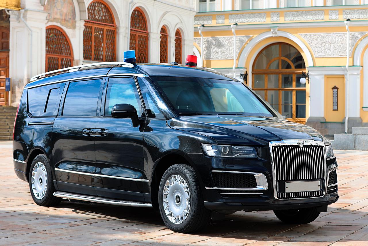 Президентский минивэн российского производства скоро поступит в продажу В РФ началась подготовка к старту продаж отечественного минивэна Aurus Arsenal Российская компания Aurus собирается вскоре начать прием заказов на минивэн Arsenal Об этом сообщил коммерческий директор бренда Артем Юсупов Мы представили эту модель на Газовом форуме в Санкт Петербурге в октябре В ближайшее время начнем принимать заказы на эту машину В рамках первого этапа производства оно будет организовано в НАМИ уточнил Юсупов Он также добавил что в течение нескольких лет специалисты Aurus и НАМИ работали над переосмыслением интерьера который изначально разрабатывался для специфических заказчиков в концепцию мобильного офиса НовостиЗР