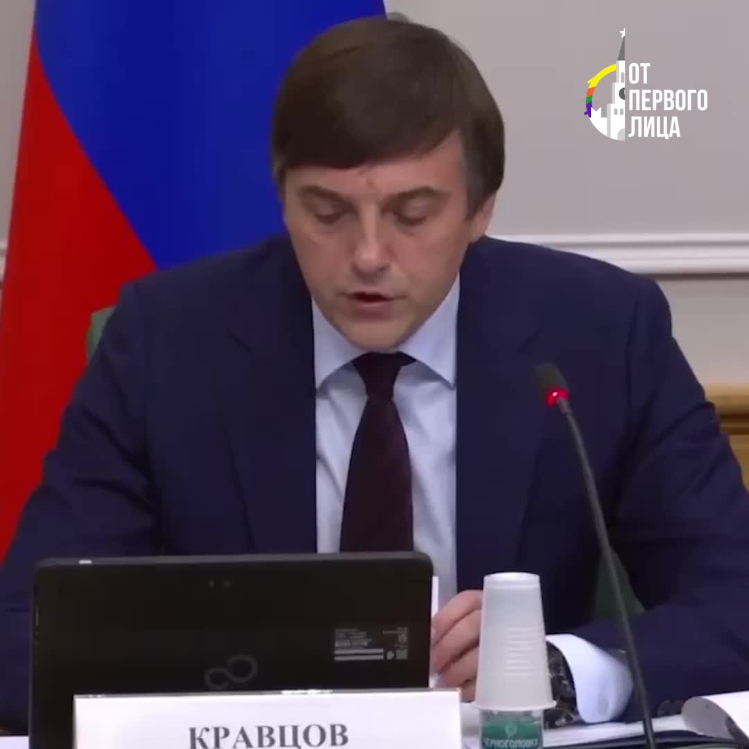 Сергей Кравцов представил макеты новых учебников по обществознанию для 10 и 11 классов