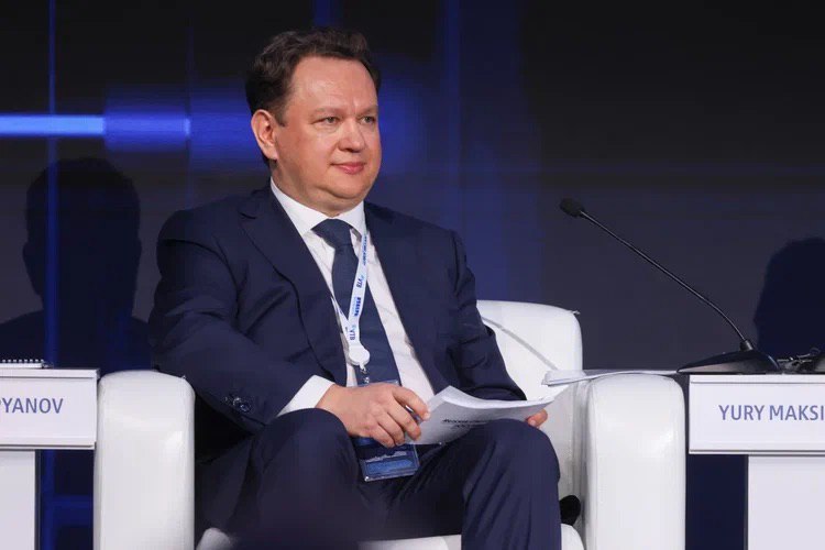 Дмитрий Пьянов считает, что ключевая ставка вскоре перестанет быть сдерживающим фактором для кредитования Ключевая ставка Центробанка в обозримом будущем перестанет быть сдерживающим фактором для кредитования, считают в ВТБ. «Можно смело предположить, что уже при ставке 10–12% спрос на кредитном рынке начнет восстанавливаться», — сказал в интервью Коммерсанту первый зампред ВТБ Дмитрий Пьянов. Однако регулятор понимает риски чрезмерного кредитного роста. По мнению первого зампреда ВТБ, у Центробанка есть четкое понимание, что двузначные темпы прироста кредитного портфеля — особенно ближе к 20% — несовместимы с целевым уровнем инфляции в 4%.