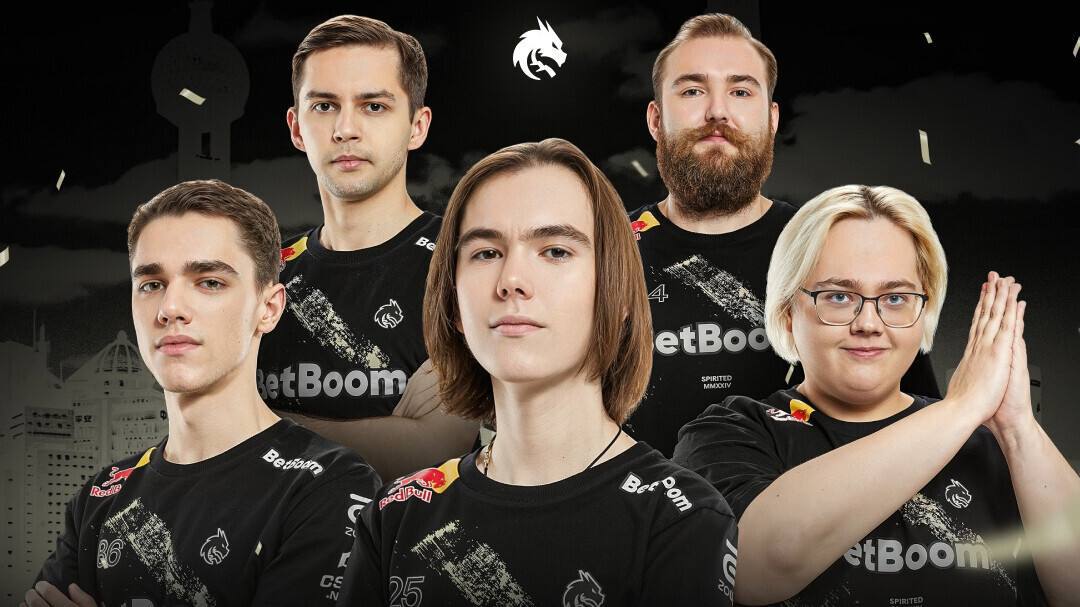 Spirit и Astralis — финалисты PGL Astana 2025 Определились финалисты киберспортивного турнира по CS2, который проходит в эти дни в Казахстане. Команды со всего мира приехали в Астану, чтобы сразиться за трофей и призовой фонд размером 625000 долларов. В тяжелых матчах победу удалось одержать Astralis и Spirit. Уже завтра мы с Вами уже узнаем, кто стал сильнейшей командой турнира. В матче за третье место поборются Aurora и Furia. Киберспортсмен molodoy из Казахстана, который недавно стал снайпером в Furia, играет этот турнир на Родине, а поддержка зала для него особенно ценна.