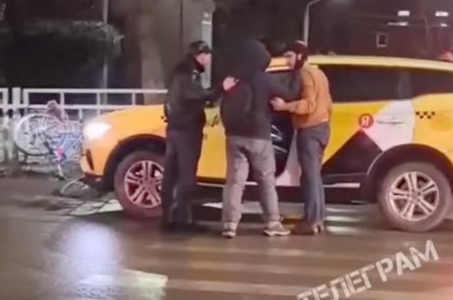 В Туле на пешеходном переходе сбили пожилого мужчину newstula ru fn 1768193 html В Туле на перекрестке улиц Пузакова и Демидовская произошло ДТП где таксист сбил пожилого велосипедиста Прислать новость Подписаться Мы в MAX