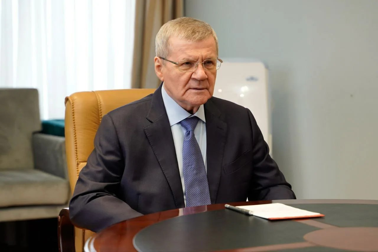 Юрий Чайка поздравил Сергея Меликова с днём рождения Полномочный представитель Президента России в Северо Кавказском федеральном округе направил поздравительную телеграмму Ваш управленческий опыт профессионализм и настойчивость в решении задач развития Дагестана способствуют достижению значимых результатов в общественно политической и социально экономической сферах республики и всего Северо Кавказского федерального округа Ваша активная поддержка агропромышленного комплекса позволила региону занять лидирующие позиции в отрасли а инициативы по развитию туризма сделали Дагестан одним из самых популярных внутренних направлений Высокой оценки заслуживает ваш вклад в укрепление гражданского единства и безопасности граждан а также в сохранение межнационального и межконфессионального согласия говорится в сообщении