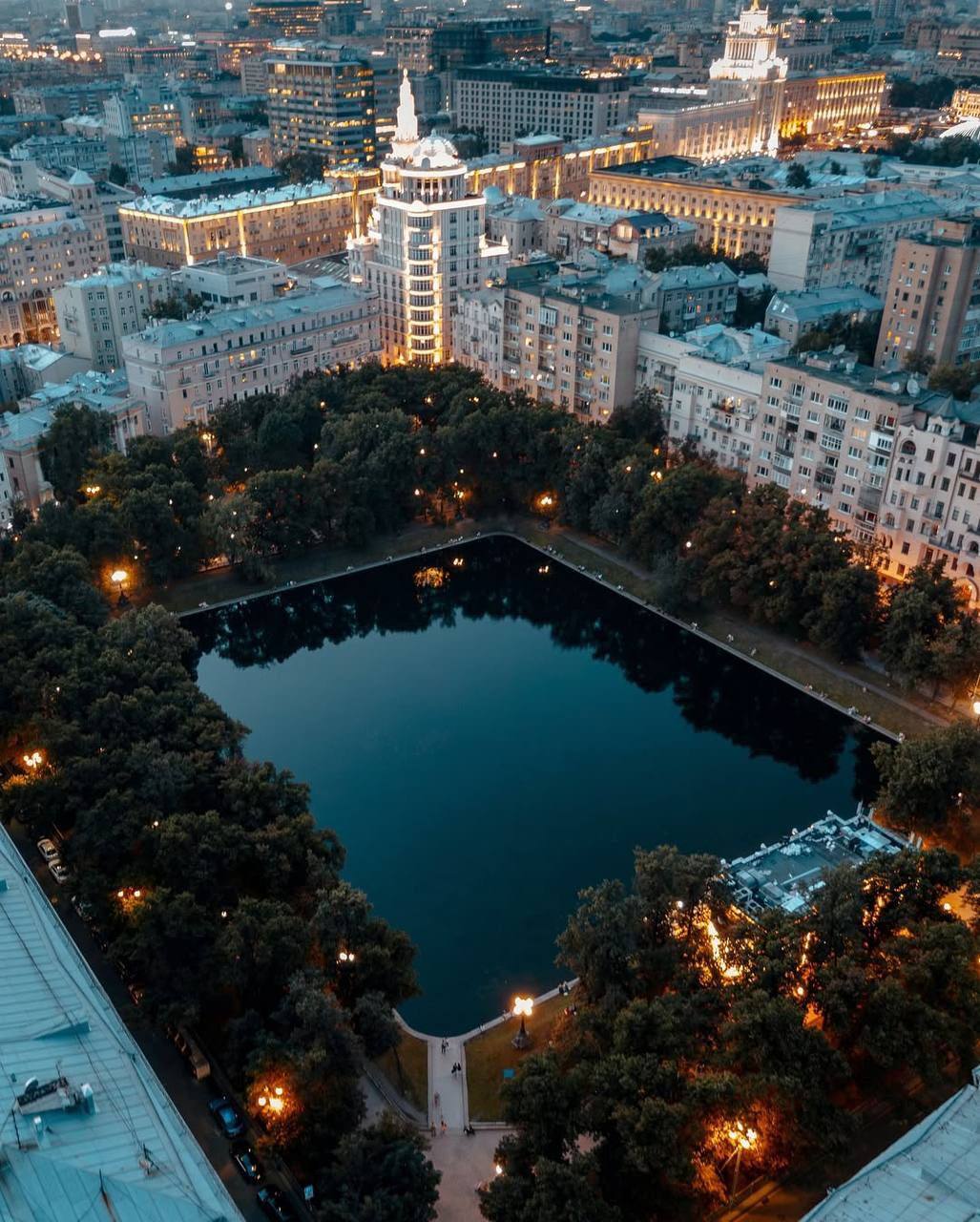 За эту неделю 4 ресторана на Патриарших прудах объявили о прекращении работы Re fresh Garda Caffé Santi и Grassa Предлагаю вспомнить заметку с комментариями инсайдера почему так происходит   t me aleko n17 27918