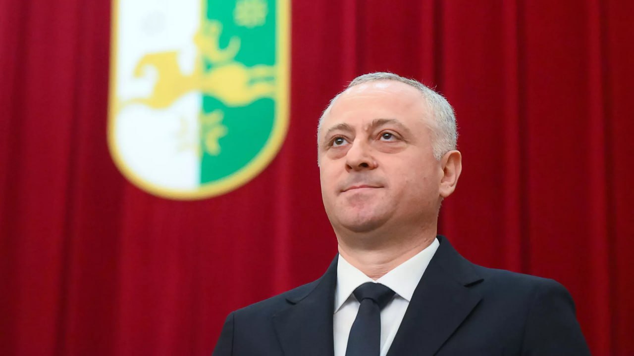 АНАЛИТИКА ДНЯ   12.05.2025  — Дональд Трамп заявил, что Украина должна немедленно согласиться на предложенные Владимиром Путиным переговоры в Турции.  — Президент Украины ответил американскому лидеру Дональду Трампу на призыв немедленно согласиться на предложенные Россией переговоры в Турции.  — ЕС и Великобритания на следующей неделе представят совместный пакт об обороне и безопасности.  — Владимир Зеленский прибудет в Турцию даже в случае отказа России начать прекращение огня в понедельник.  — Президент Соединенных Штатов объявил о готовящемся подписании «исторического» указа.  — Руководство Грузии должно смириться с независимостью Абхазии.  — Решение приняли на XII съезде Рабочей партии Курдистана  РПК , который прошел 5-7 мая.  #аврорамедиа_аналитика     Telegram-экосистема АВРОРА МЕДИА МЕДИА   НОВОСТИ   РЕГИОН   ЛАЙФ   СПОРТ   ГЕРЛЗ   ХАЙТЕК   ПЕРСОНЫ   ИНСАЙД   КРИМИНАЛ   МОЛОДОСТЬ   LIVE   АВРОРА МЕДИА YOUTUBE   RUTUBE