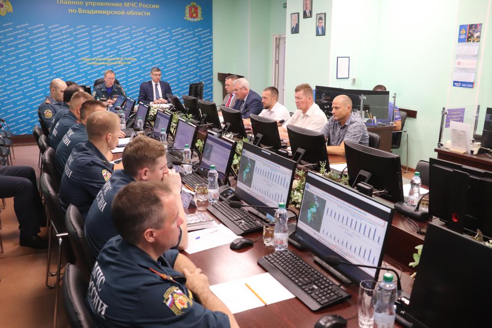 Пожароопасный сезон во Владимирской области: на контроле региональных властей и МЧС С начала года в регионе зафиксировано 560 природных пожаров на общей площади более 700 гектаров. Большая часть из них 522 пожара — это возгорания сухой травы. Власти и МЧС держат ситуацию на контроле, используя для раннего обнаружения космический и воздушный мониторинг, в том числе с помощью БПЛА. МЧС напоминает: за поджог сухой травы, мусора и разведение костров предусмотрена административная ответственность. Будьте бдительны и берегите природу!