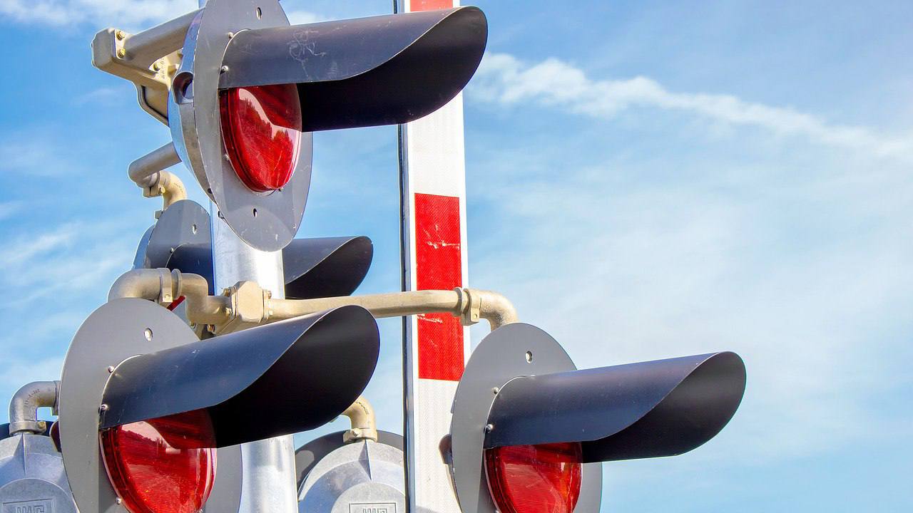 В Ново Александровске частично закроют движение на ж д переезде Причина перекрытий ремонтные работы сообщает ТГ канал Дорожный Южный tsugm Ограничение будет действовать 19 и 20 февраля с 09 30 до 16 00 Автомобилистов просят учитывать эту информацию при планировании маршрутов и отнестись к перекрытиям с пониманием   Прислать новость Подписывайся на нас MAX Telegram WhatsApp ВК