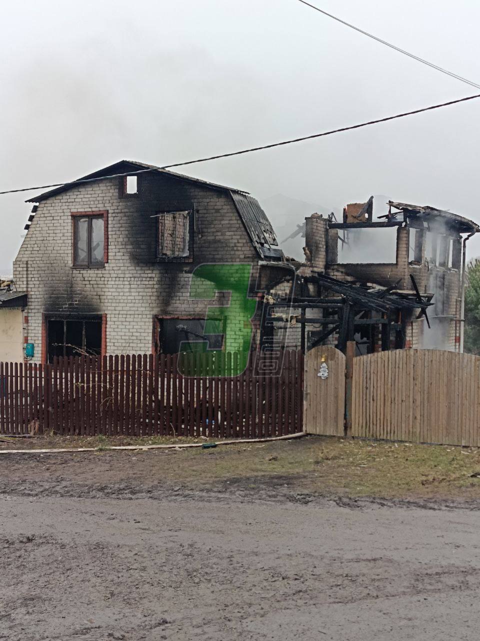 Дом сгорел в результате атаки БПЛА в Белгородской области  В результате атаки беспилотника в Никольском дом полностью сгорел. От строения остались только обгоревшие руины.