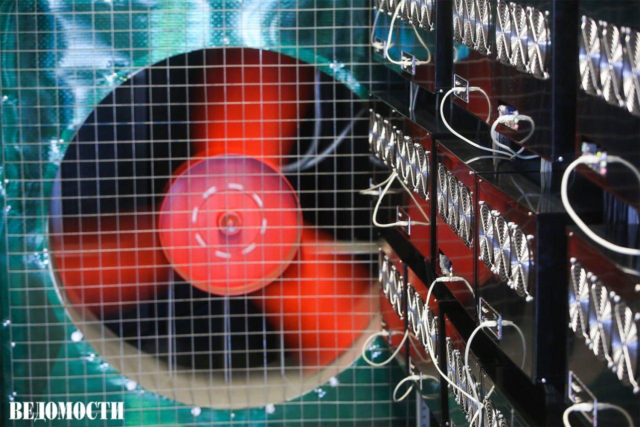 В России могут ввести уголовную ответственность за незаконный майнинг и для черных кредиторов сообщил зампредседателя кабмина Александр Новак на совете по стратегическому развитию и нацпроектам Законодательно урегулируем вопрос оборота цифровой валюты а также установим административную ответственность за нарушение законодательства о майнинге цифровых валют и уголовную ответственность за незаконный майнинг отметил он По словам Новака ответственность вплоть до уголовной будет введена для тех кто предоставляет потребительские кредиты незаконно Telegram Max