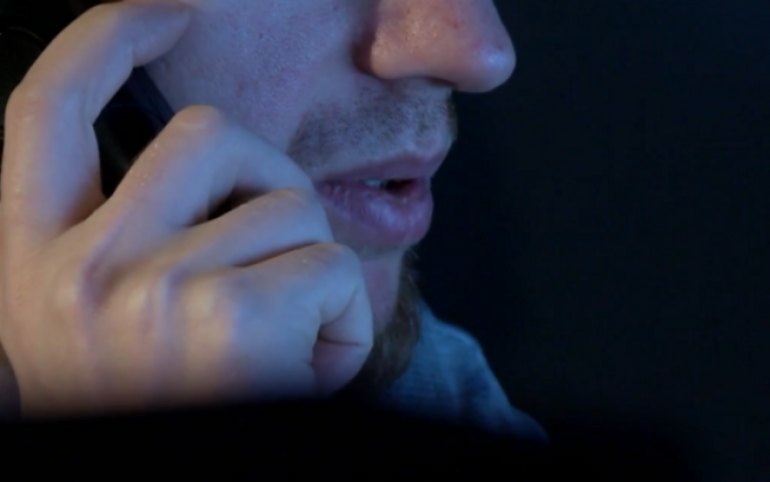 Вместо перерасчета пенсионного стажа саяногорец подарил аферистам накопленные 1 1 млн рублей 65 летнему мужчине позвонили якобы из Пенсионного фонда и под предлогом пересчета стажа убедили сообщить коды из смс После начались звонки из Центробанка и Росфинмониторинга Все специалисты убеждали что деньги пенсионера теперь под угрозой Мошенники атаковали его несколько дней рассказали в МВД В итоге под их давлением пенсионер поехал в Абакан в банке снял все свои сбережения и перевел на безопасный счет 1 18 млн рублей NotaBene в Telegram Читать в MAX