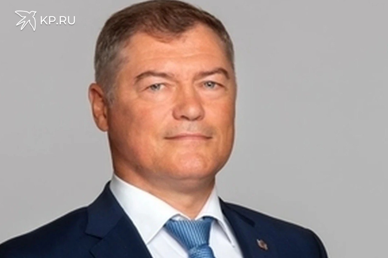 Заместитель председателя воронежского правительства покинул свой пост Губернатор Александр Гусев подписал указ об увольнении Виктора Логвинова с поста заместителя председателя правительства региона сообщили в пресс службе области Это связано с переходом в областную Думу куда Логвинов был избран депутатом на минувших выборах Кресло зампреда освободилось с 22 сентября Виктор Логвинов занимал этот пост на протяжении 10 лет