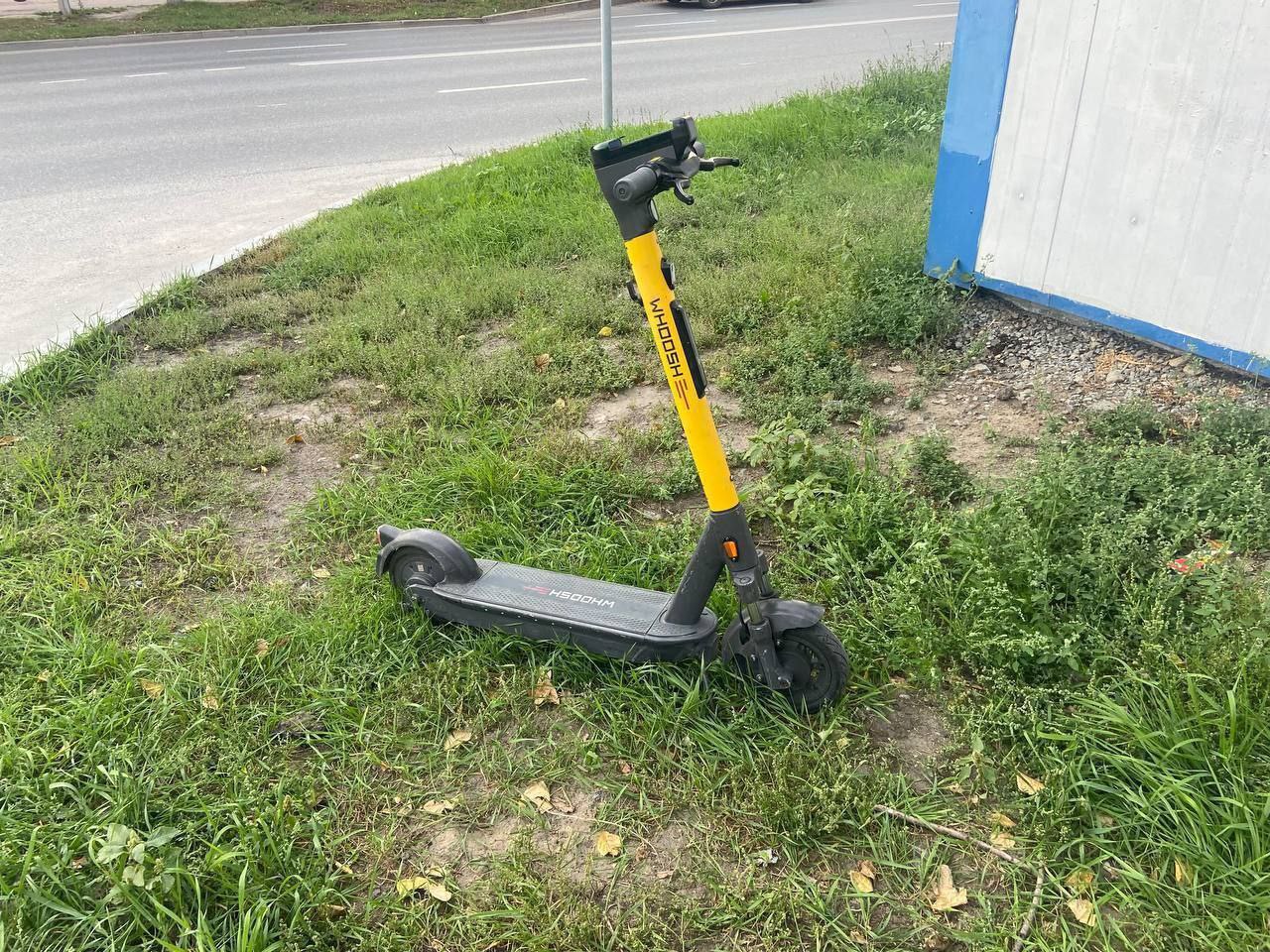 Самокаты Whoosh ушли в зимнюю спячку Тюмень откатала мощный сезон 2 млн поездок средняя 12 минут и 4 км 89 катались без нарушений а инцидентов стало на 53 меньше Когда у города падал мобильный интернет прокат не умер включили аренду по СМС За возрастом следили жёсче до 16 лет за руль нельзя Как вы сейчас относитесь к СИМ всё ок проишествий стало меньше негативно Присылай новости ng72 bot NashGorodru