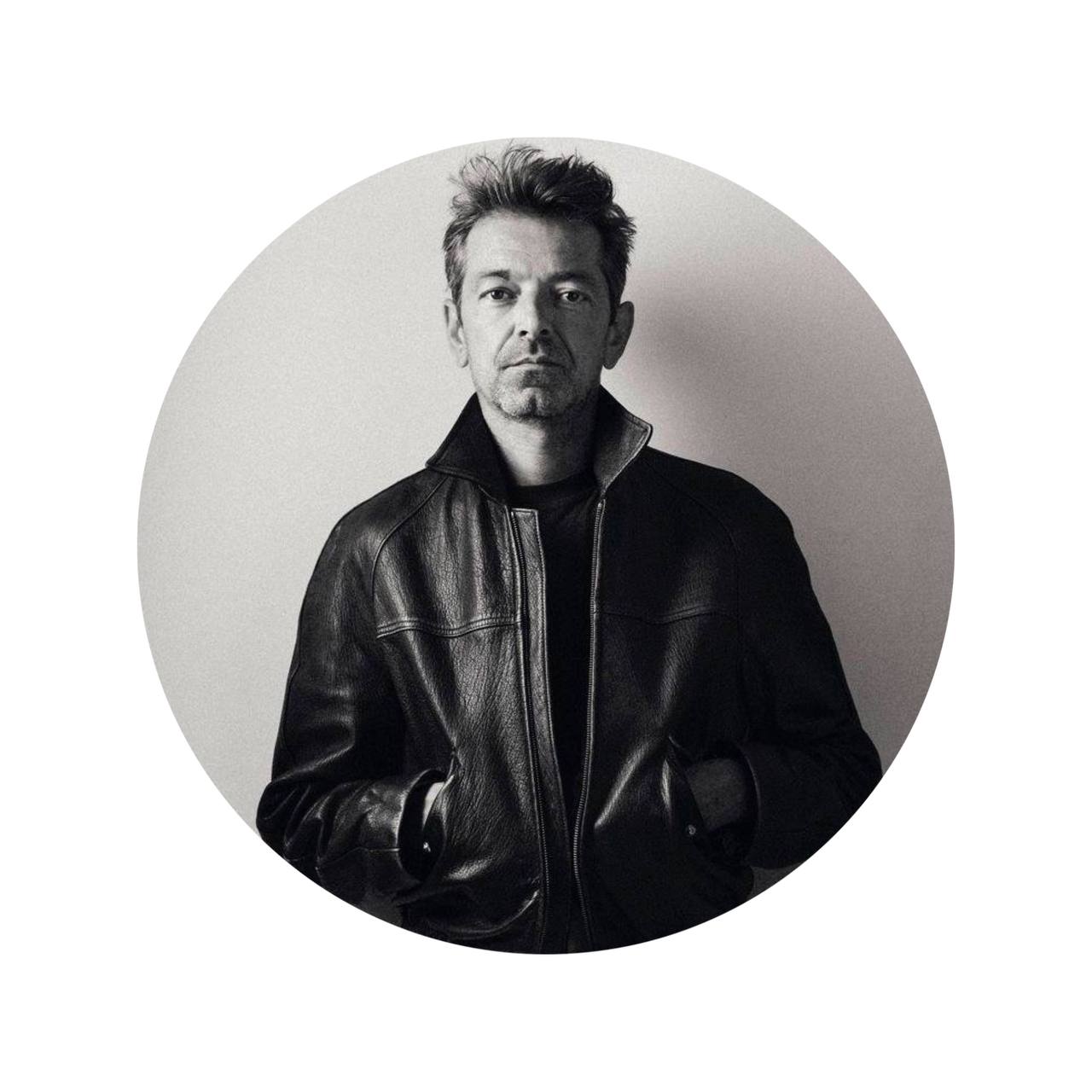 Питер Мюлье покидает пост креативного директора Alaïa после 5 лет сотрудничества Свою последнюю коллекцию для бреда дизайнер представит в рамках парижской Недели моды в марте U MAGAZINE