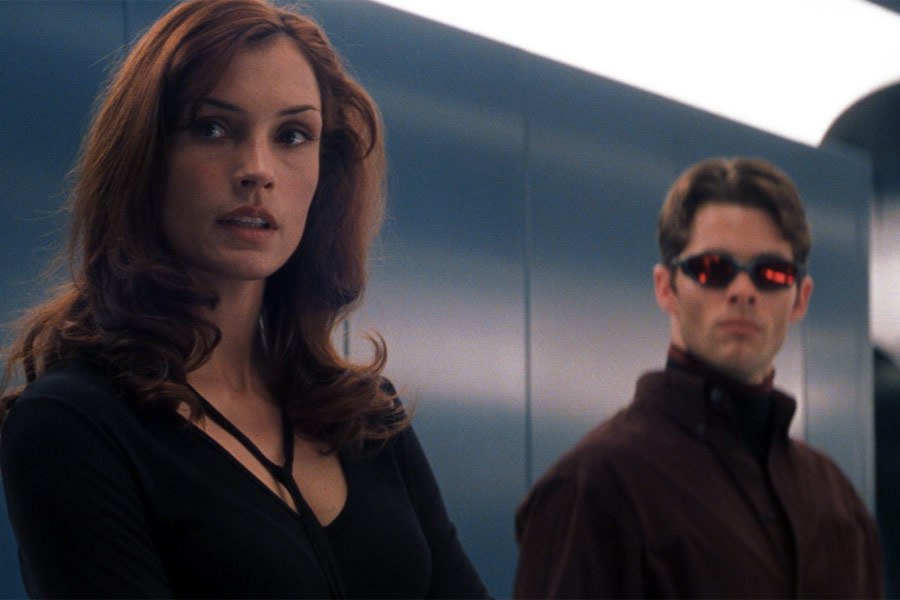 Фамке Янссен приедет на Comic Con Игромир Нидерландская и американская актриса Фамке Янссен посетит фестиваль Comic Con Игромир который пройдет в Москве с 12 по 14 декабря Фамке Янссен известна по роли Джин Грей из оригинальной трилогии Люди Икс Помимо этого актриса снималась в картине Вуди Аллена Знаменитость 1998 фильме бондианы Золотой глаз 1995 с Пирсом Броснаном в экшн франшизе Заложница с Лиамом Нисоном сериале Звездный путь Следующее поколение Актриса посетит все три дня фестиваля она появится на сцене Comic Con Игромир после чего раздаст автографы и сфотографируется с посетителями Ранее стало известно что на фестиваль приедет художник комиксов Marvel Эсад Рибич www proficinema com mainnews festival detail php ID 434692