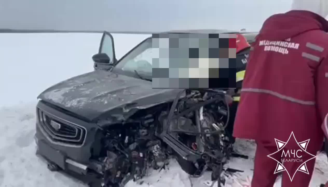 Спасатели деблокировали женщину после ДТП на трассе М3