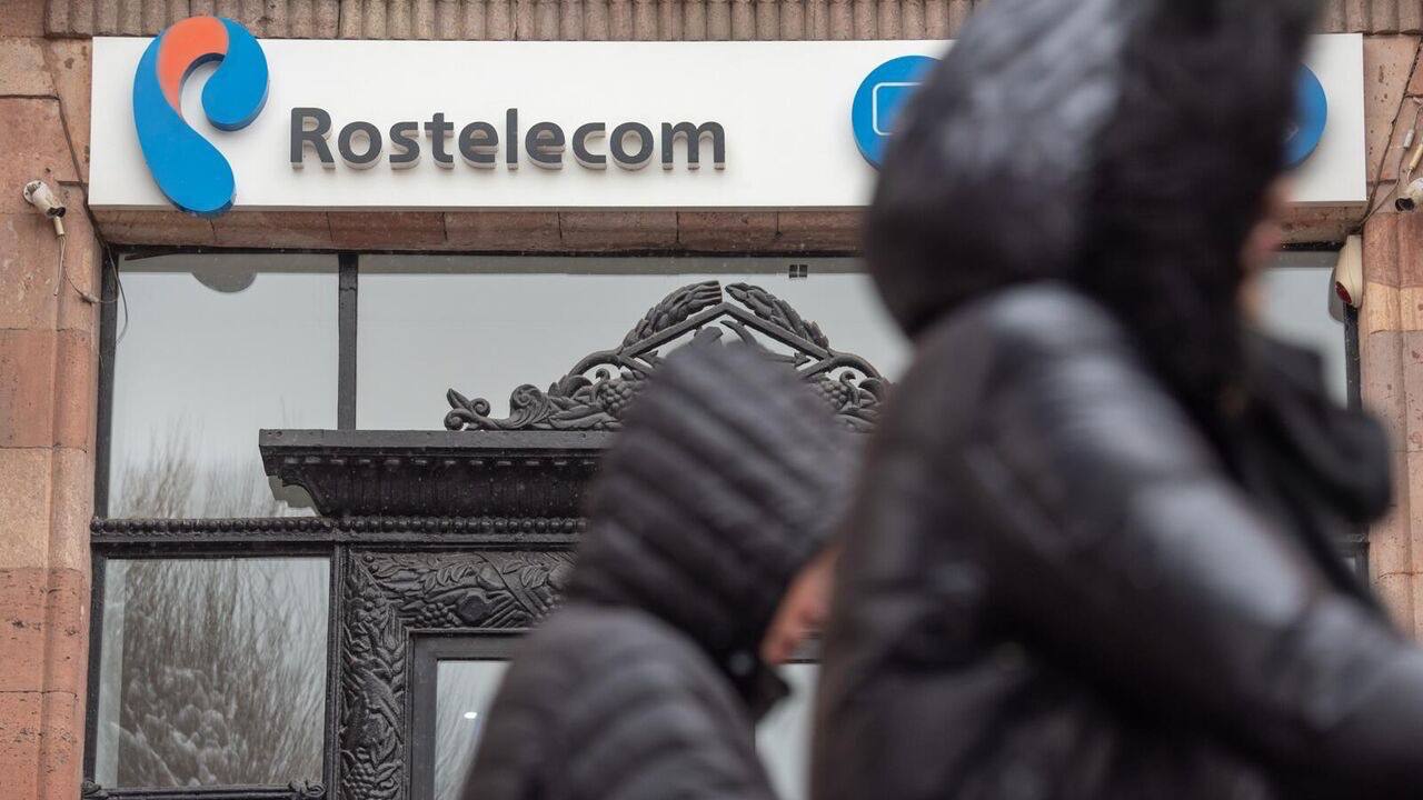 VIVA приобретает OVIO  бывший «Ростелеком»   Комиссия по регулированию общественных услуг  КРОУ  дала согласие на сделку по покупке 100% акций телеком-оператора GNC Alfa  бренд OVIO  со стороны VIVA Armenia.  В ближайшие три года VIVA планирует инвестировать $150 млн в развитие 5G и облачной инфраструктуры в Армении.