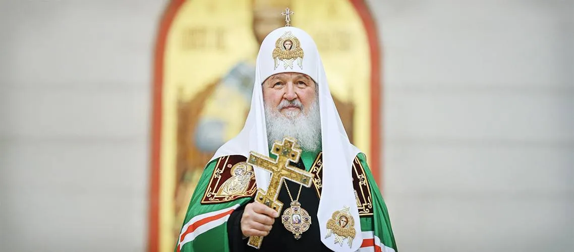 Патриарх Кирилл приедет в Краснодарский край 26 апреля Пока непонятно привезут ли его в Юбилейный Патриарх Московский и всея Руси Кирилл планирует совершить освящение храма Рождества Христова в станице Динской Официально не сообщается о визите патриарха в Юбилейный микрорайон где он предположительно освятит место под возможное строительство храма на берегу реки Жители Юбилейного сообщают что набережную уже неделю усиленно приводят в порядок а накануне там появились красные метки с цифрами на асфальте Плохо грузит Telegram Читай и смотри в MAX
