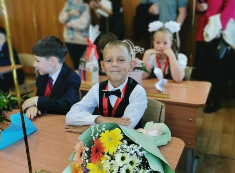 Камчатских первоклассников удивят 1 сентября новой азбукой В День знаний, 1 сентября, первоклассники получат уникальную азбуку о Камчатке, передаёт РАИ «КАМЧАТКА-ИНФОРМ» со ссылкой на правительство края. Она разработана сотрудниками КамГУ имени Витуса Беринга совместно с ведущими логопедами. Книга поможет ребятам не только выучить буквы, но и лучше узнать родной край. Также 1 сентября все младшеклассники края получат сумки для сменной обуви с книжками. Читать на сайте: