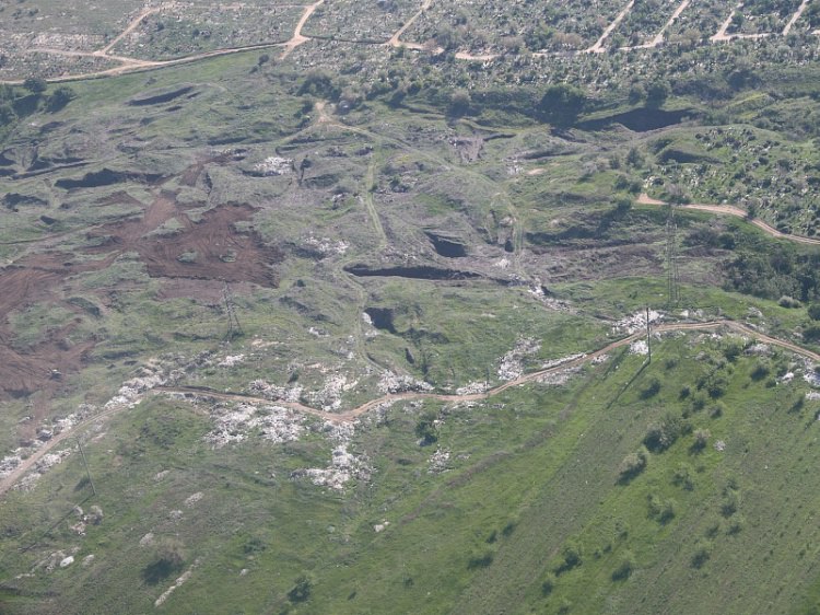 Обломки БПЛА повредили частные дома в Волжском В результате дополнительного обследования территории последствия ночной массовой атаки БПЛА были обнаружены в Волжском Как сообщили Волжский ру в пресс службе администрации Волжского обломки сбитых беспилотников были обнаружены на территории СНТ Цветущий сад Дроны повредили два частных дома В одном из зданий выбиты оконные стекла На месте работают специалисты экстренных служб Уточняется объем повреждений и проводится ликвидация последствий Напомним минувшей ночью беспилотники атаковали жилую часть Волгограда Подробнее на Волжский ру www volzsky ru index php wx 16 wx2 81785 ВолжскийРу волжский vlz