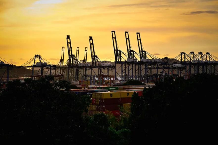 Панама аннулирует контракты Hutchison на управление портами Верховный суд Панамы принял решение аннулировать концессии CK Hutchison на управление двумя портами на Панамском канале одним на Атлантическом побережье и одним на Тихоокеанском побережье Решение по двум крупным портам на Панамском канале может затруднить продажу крупного портового портфеля Hutchison Ports