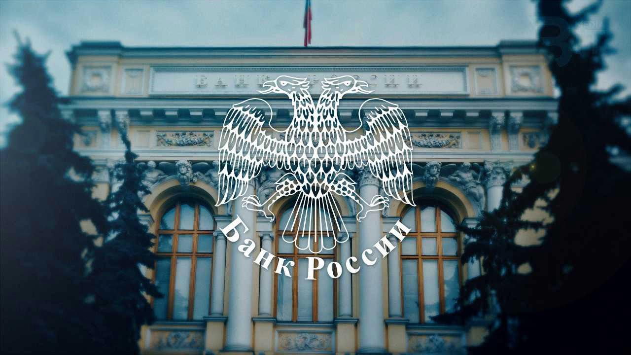 В ЦБ напомнили о новой возможности сообщить о похищенных деньгах С октября россияне у которых мошенники украли деньги могут сообщить об этом банку и сформировать справку для обращения в полицию через банковское приложение Об этом в интервью РИА Новости напомнил директор департамента информационной безопасности ЦБ Вадим Уваров Сообщить об обмане а также сформировать справку для обращения в полицию клиенты крупных банков теперь могут через мобильное приложение сказал он По словам Уварова крупные банки обязаны дополнить мобильные приложения функционалом для пострадавших от мошенников В ЦБ считают что сервис будет особенно востребован среди тех кто лишился небольших сумм