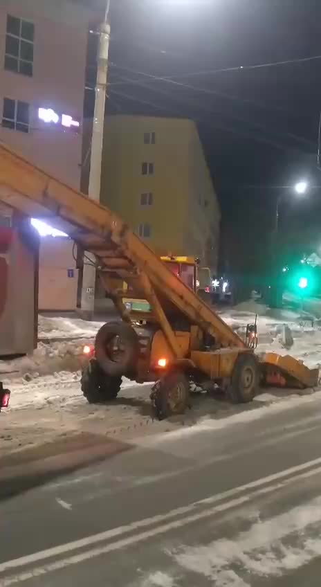 Уборка снега в Якутске: круглосуточные работы и противогололедные мероприятия